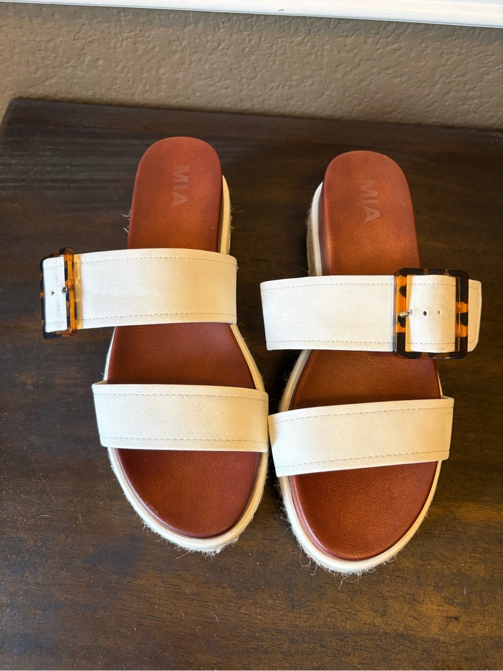 Mia Kenzy Playform Sandal Dize 8.5 GUC